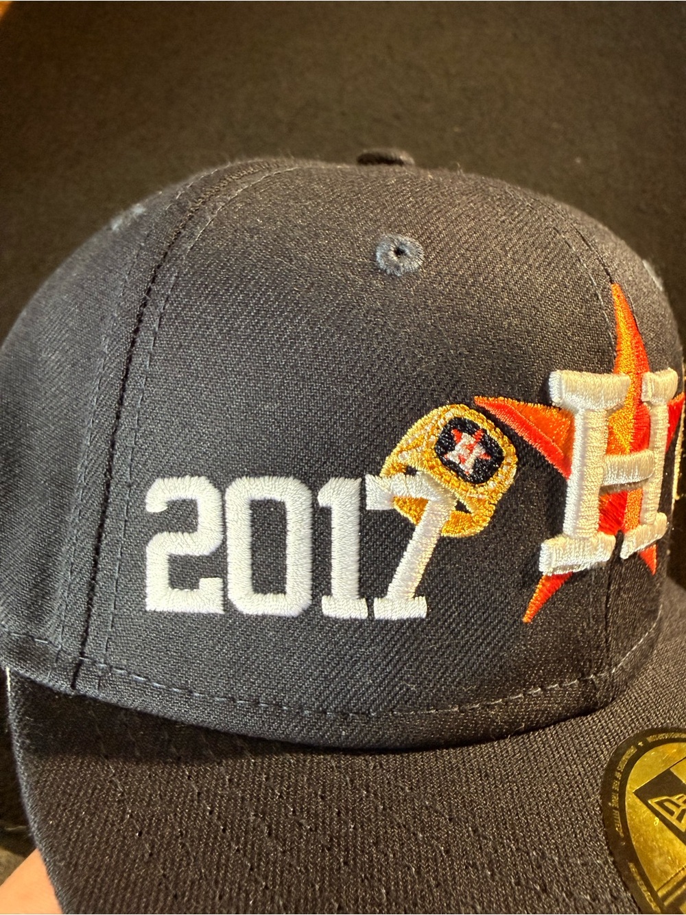 Hat with New Era sticker - Picture 5 of 9